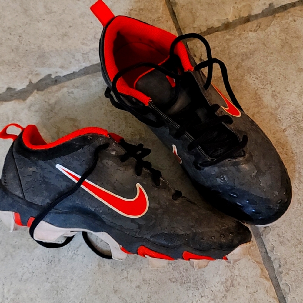Youth Nike softball cleats size 4.5